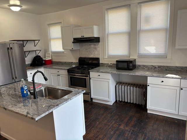 811 N Harlem Avenue 2N, Oak Park, IL 60302