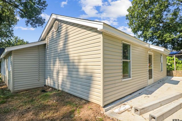 1333 Montgomery Gardens, Tyler, TX 75708