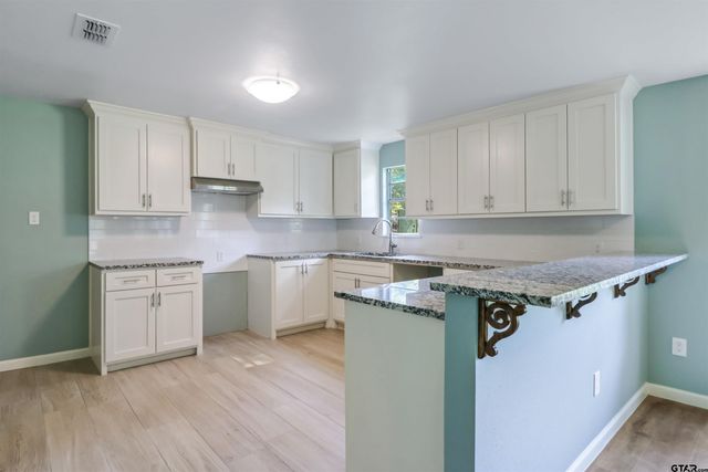 1333 Montgomery Gardens, Tyler, TX 75708