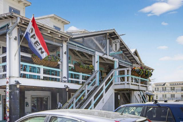 2057 Middle Street Apt 10, Sullivans Island, SC 29482