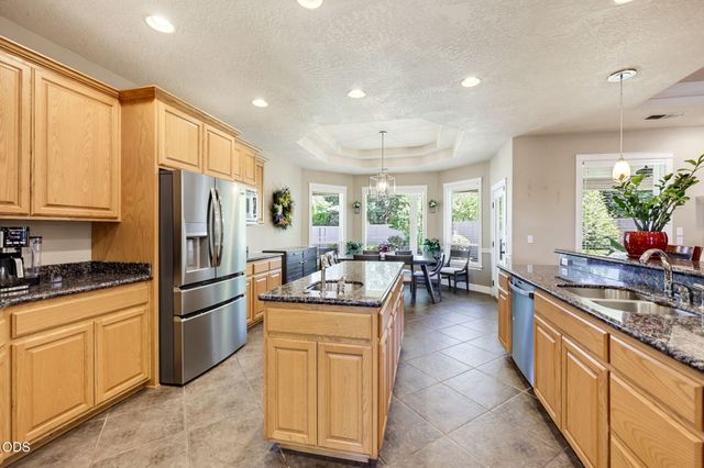 977 Fairview Court, Eagle Point, OR 97524
