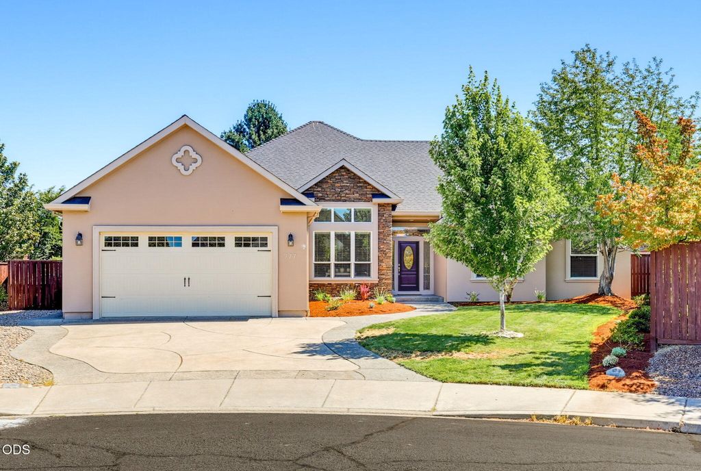 977 Fairview Court, Eagle Point, OR 97524