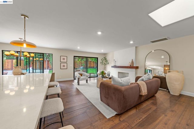 2883 Bowling Green Dr, Walnut Creek, CA 94598