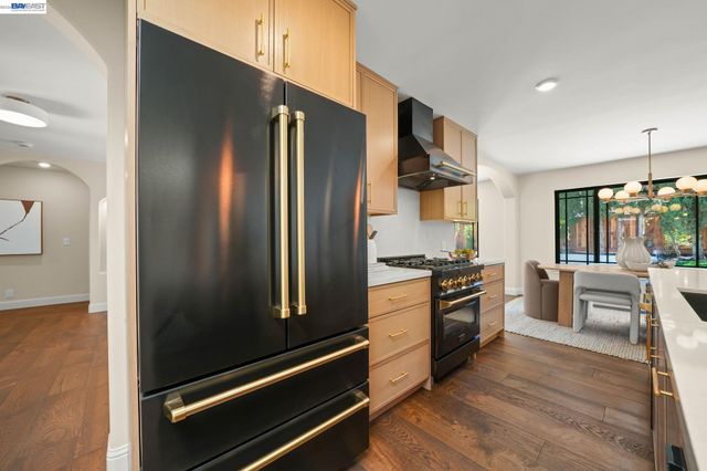 2883 Bowling Green Dr, Walnut Creek, CA 94598