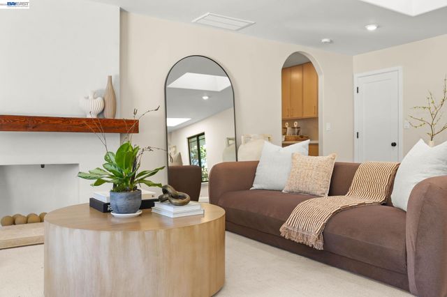2883 Bowling Green Dr, Walnut Creek, CA 94598