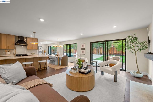 2883 Bowling Green Dr, Walnut Creek, CA 94598