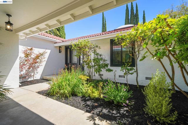 2883 Bowling Green Dr, Walnut Creek, CA 94598