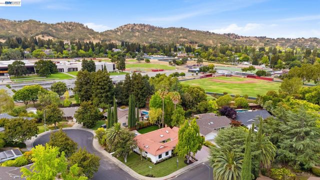 2883 Bowling Green Dr, Walnut Creek, CA 94598