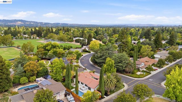 2883 Bowling Green Dr, Walnut Creek, CA 94598