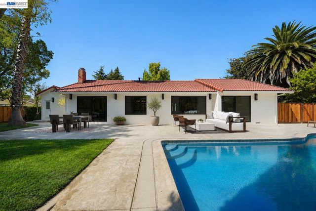 2883 Bowling Green Dr, Walnut Creek, CA 94598