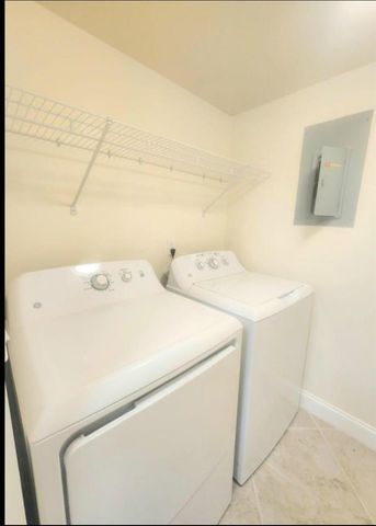 209 Pine Hov Circle B-2, Greenacres, FL 33463