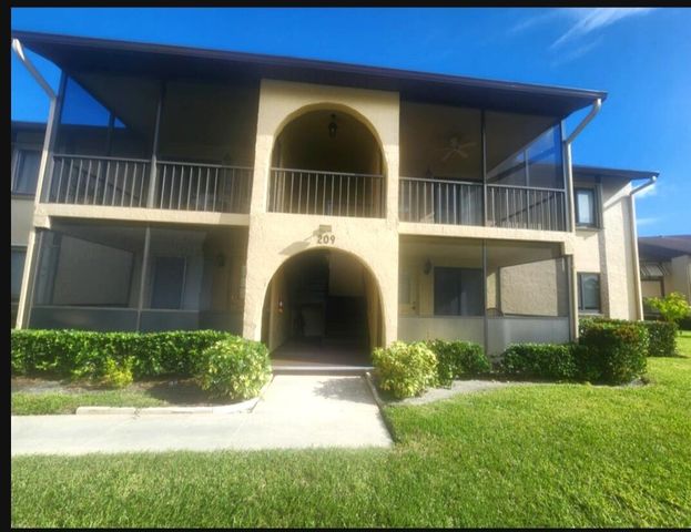 209 Pine Hov Circle B-2, Greenacres, FL 33463
