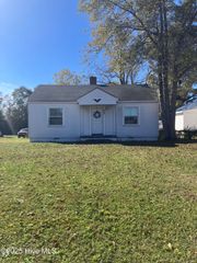 617 Grimes Road, Washington, NC 27889