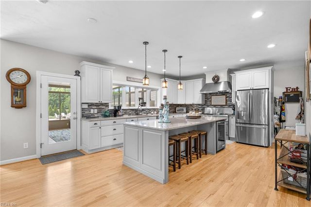 2104 Hickory Forest Dr, Chesapeake, VA 23322