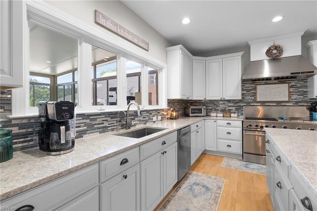 2104 Hickory Forest Dr, Chesapeake, VA 23322
