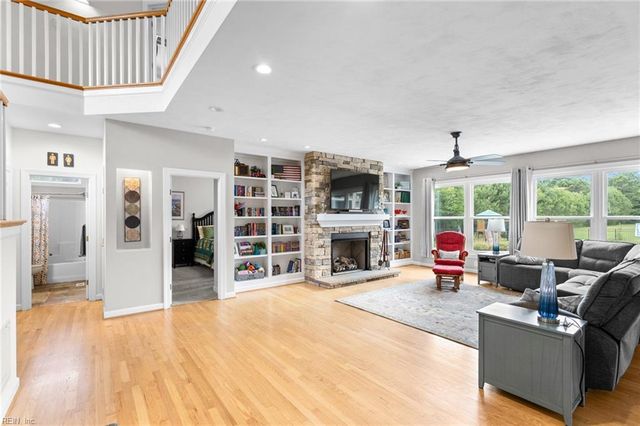 2104 Hickory Forest Dr, Chesapeake, VA 23322