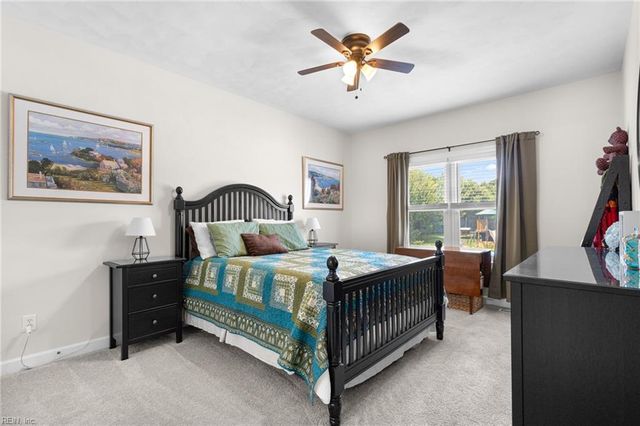 2104 Hickory Forest Dr, Chesapeake, VA 23322