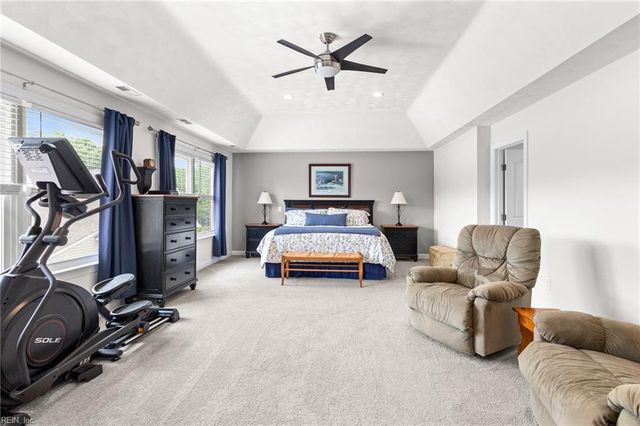 2104 Hickory Forest Dr, Chesapeake, VA 23322
