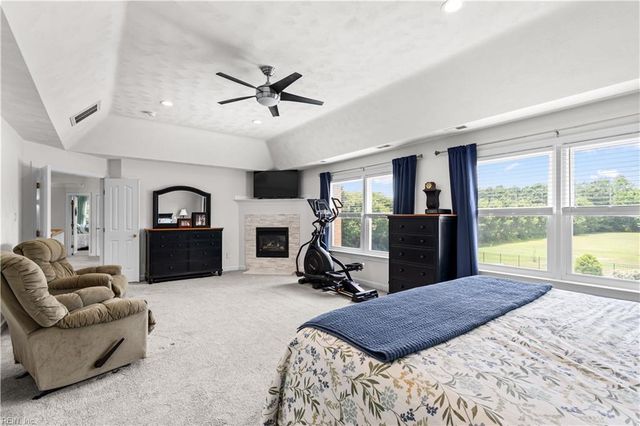 2104 Hickory Forest Dr, Chesapeake, VA 23322
