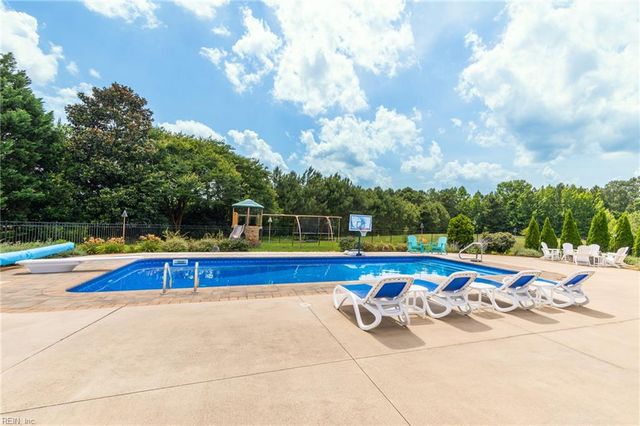 2104 Hickory Forest Dr, Chesapeake, VA 23322