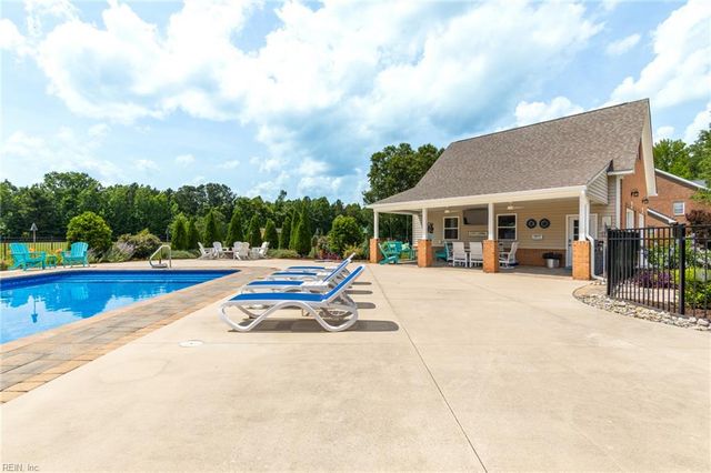 2104 Hickory Forest Dr, Chesapeake, VA 23322