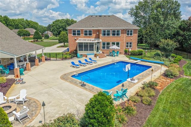 2104 Hickory Forest Dr, Chesapeake, VA 23322
