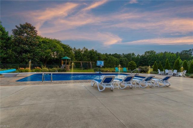 2104 Hickory Forest Dr, Chesapeake, VA 23322