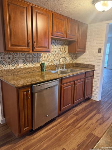 518 KERNAN DR, San Antonio, TX 78227