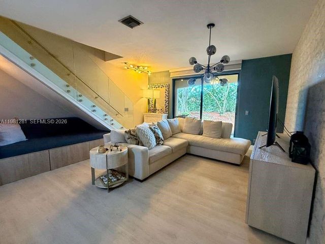 3813 Tree Top Dr, Weston, FL 33332