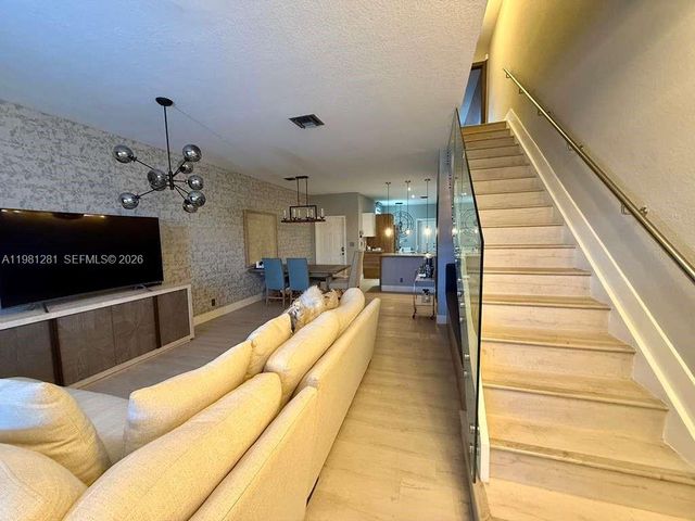 3813 Tree Top Dr, Weston, FL 33332