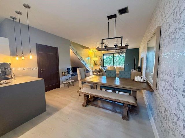 3813 Tree Top Dr, Weston, FL 33332