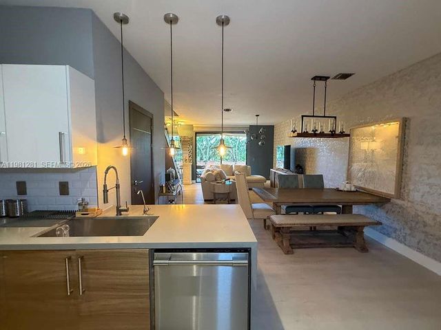 3813 Tree Top Dr, Weston, FL 33332