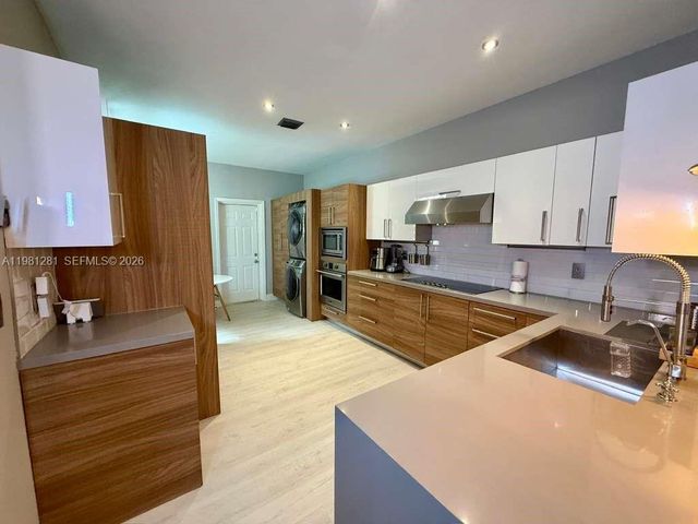 3813 Tree Top Dr, Weston, FL 33332