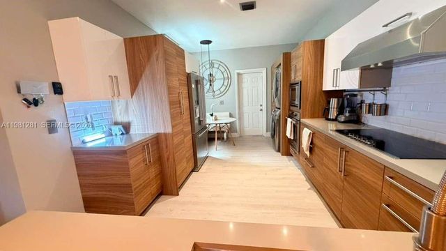 3813 Tree Top Dr, Weston, FL 33332