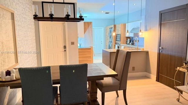 3813 Tree Top Dr, Weston, FL 33332