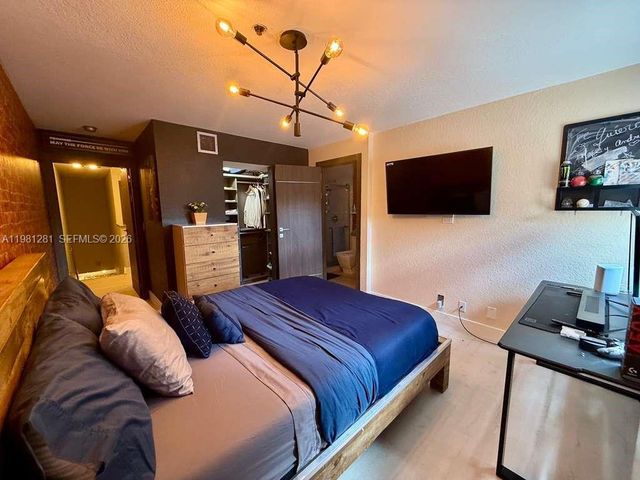 3813 Tree Top Dr, Weston, FL 33332