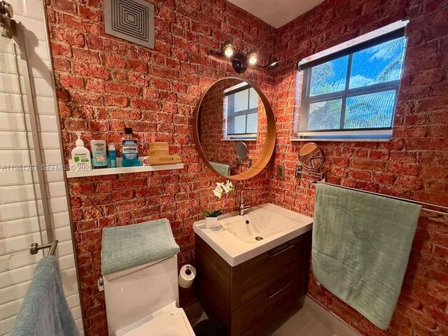 3813 Tree Top Dr, Weston, FL 33332