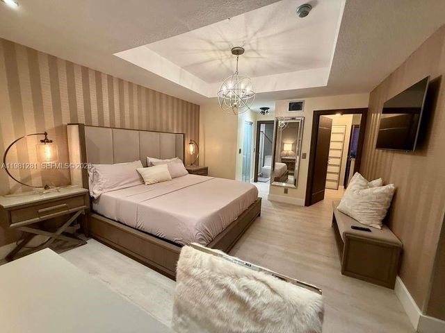 3813 Tree Top Dr, Weston, FL 33332
