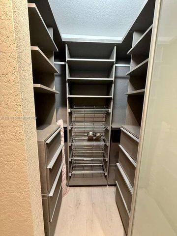 3813 Tree Top Dr, Weston, FL 33332