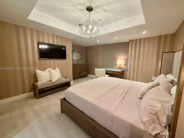 3813 Tree Top Dr, Weston, FL 33332