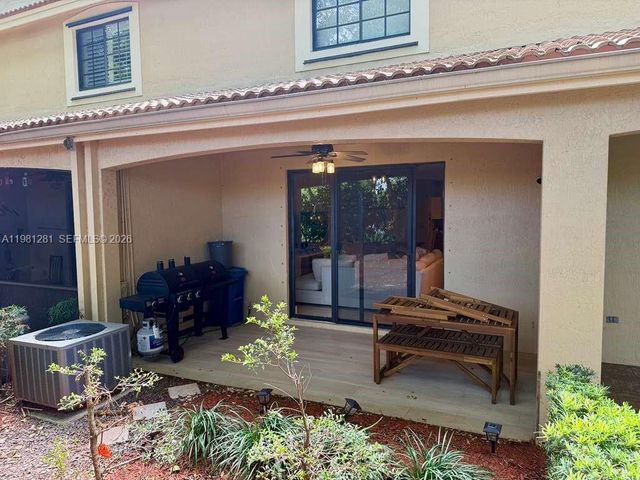 3813 Tree Top Dr, Weston, FL 33332