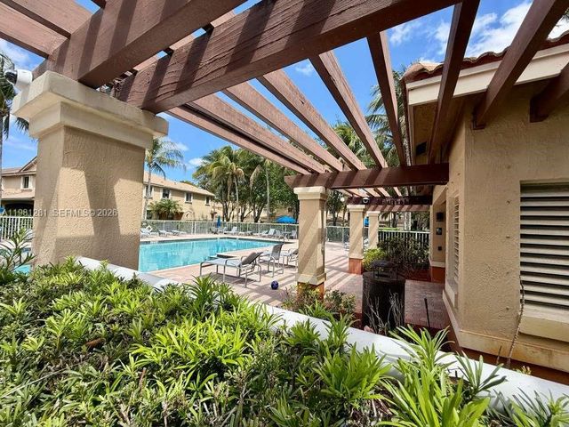 3813 Tree Top Dr, Weston, FL 33332