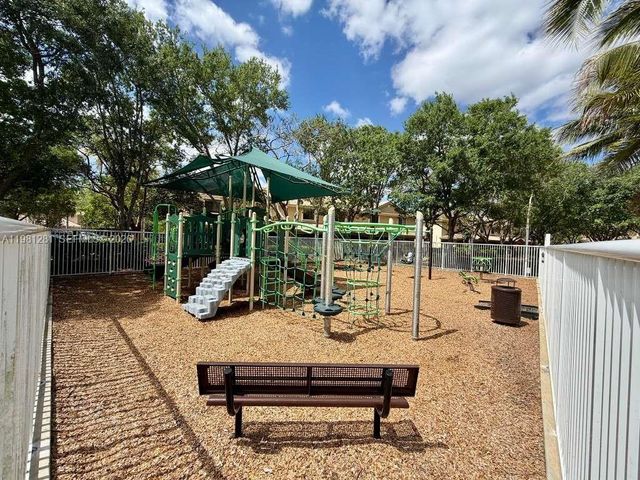 3813 Tree Top Dr, Weston, FL 33332