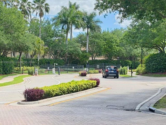 3813 Tree Top Dr, Weston, FL 33332