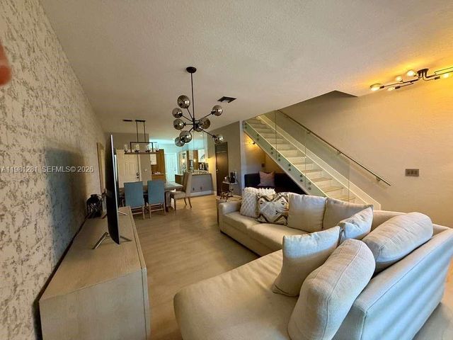 3813 Tree Top Dr, Weston, FL 33332
