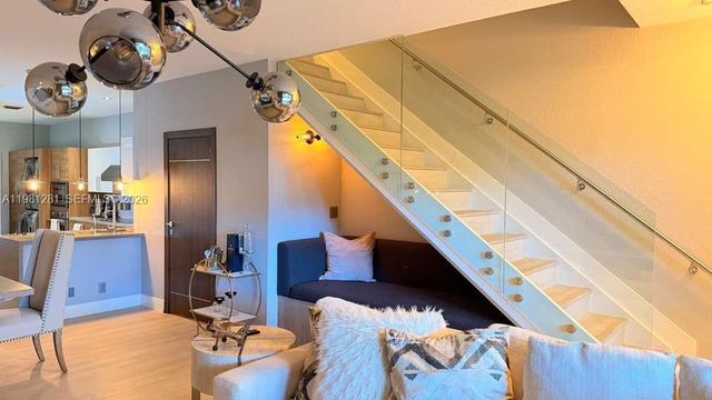 3813 Tree Top Dr, Weston, FL 33332