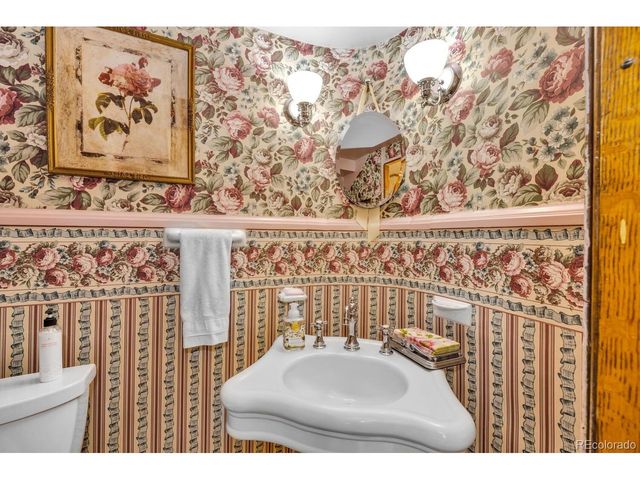 326 W Pitkin Ave, Pueblo, CO 81004