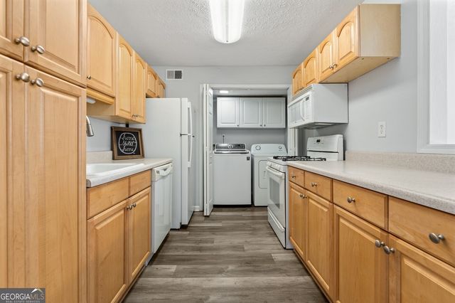 1207 Vicksburg Place, Sandy Springs, GA 30350