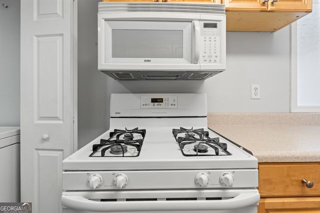 1207 Vicksburg Place, Sandy Springs, GA 30350