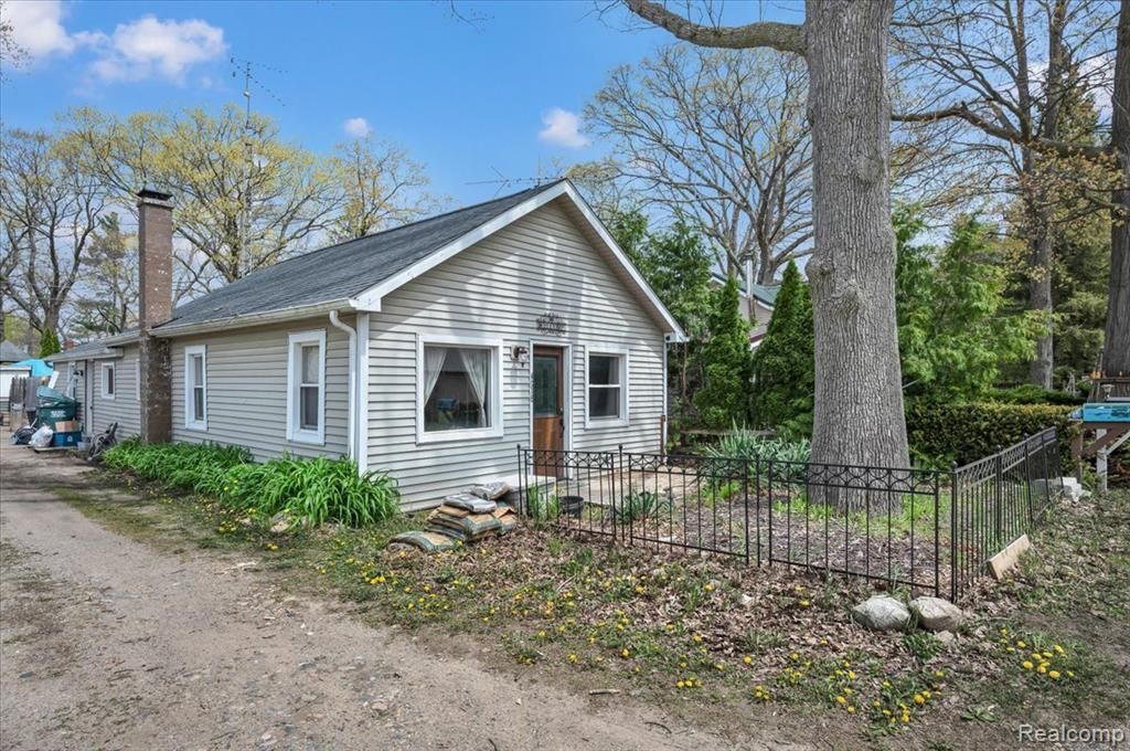 4918 Lewis Avenue, Otter Lake, MI 48464